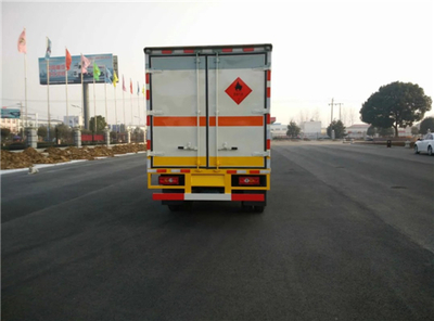 東風(fēng)二類危險(xiǎn)品運(yùn)輸車官方報(bào)價(jià)及道路普通貨物運(yùn)輸解析